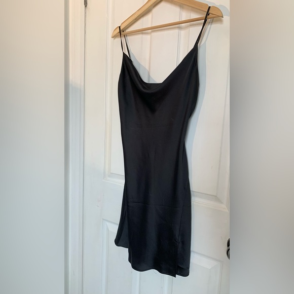 Robe noir en satin - Picture 1 of 2